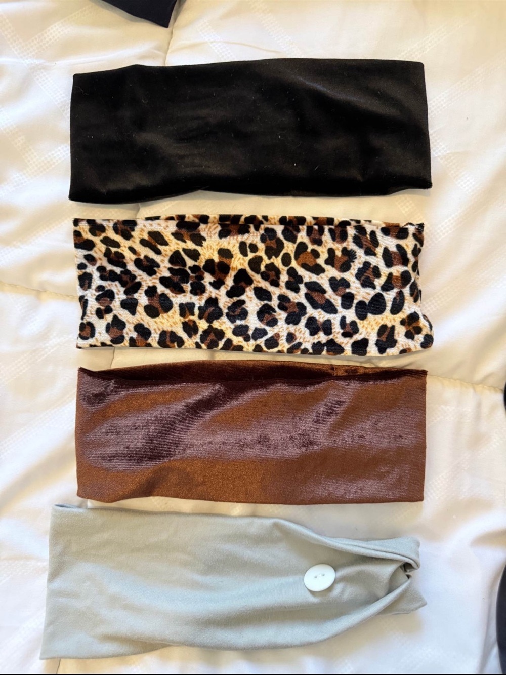 Pack of 4 Women’s Stretch Headbands – Black, Leopard, Brown, Gray with Button
